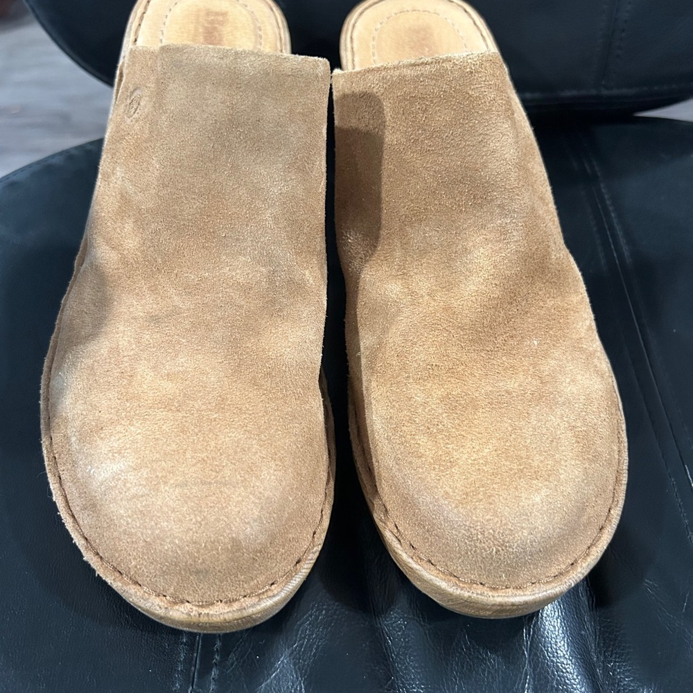 Born women’s  Light Brown Suede Loafers